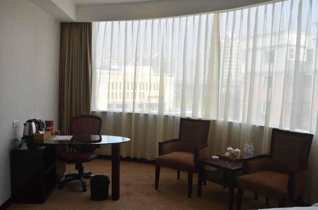 Zhuhai Platinum Holiday Hotel Zimmer foto